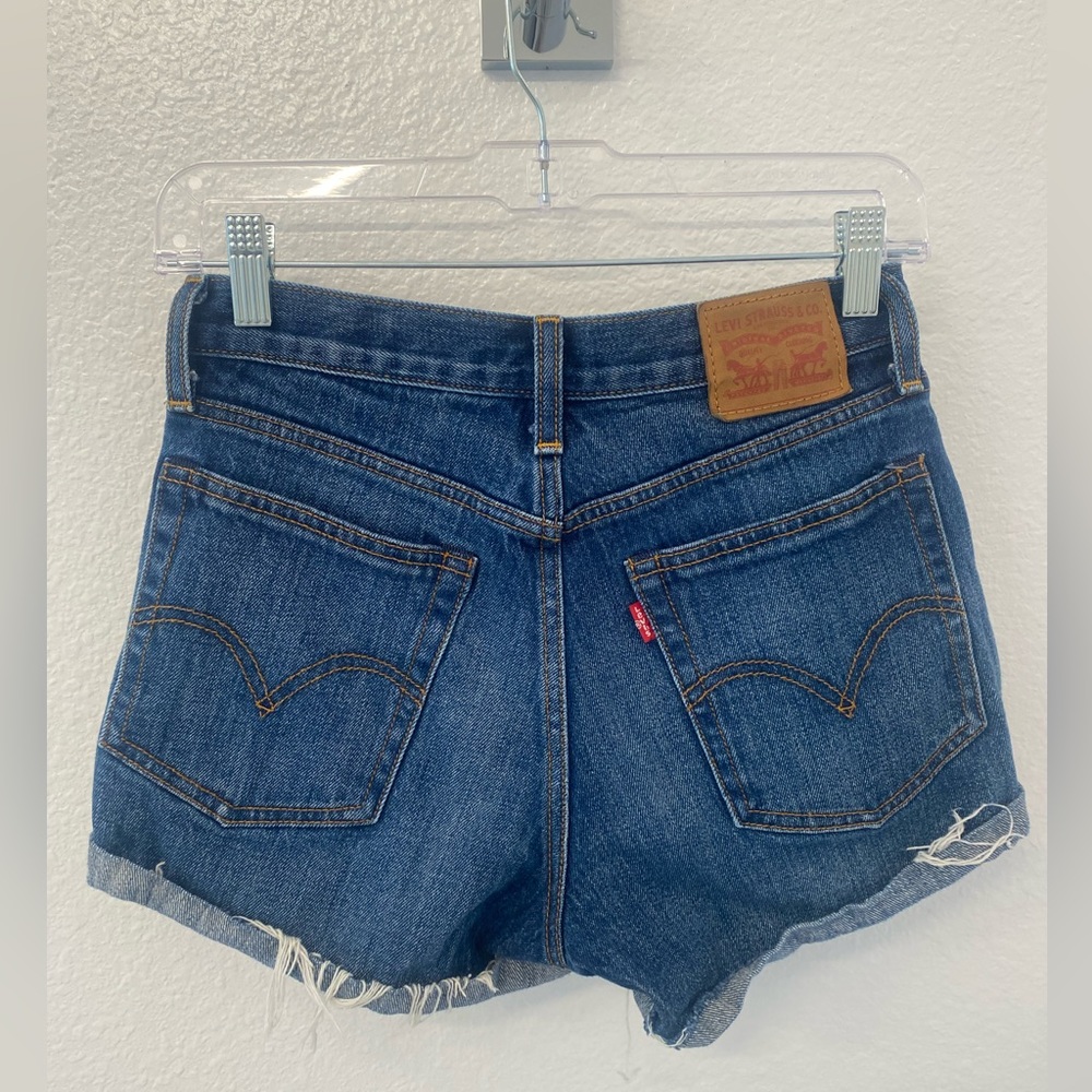 Levis booty jeans shorts 26